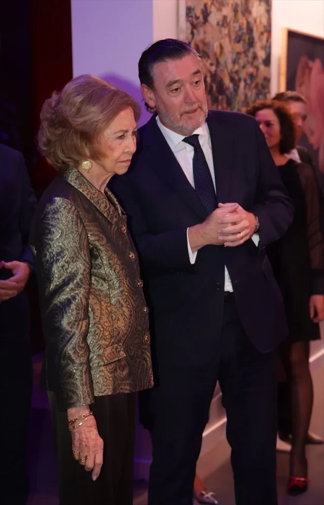 El premio BMW de Pintura ya tiene ganadores 5 Motor16 EuropaPress 6349633 reina sofia entrega premio bmw pintura xxxix teatro real 18 noviembre 2024 Motor16