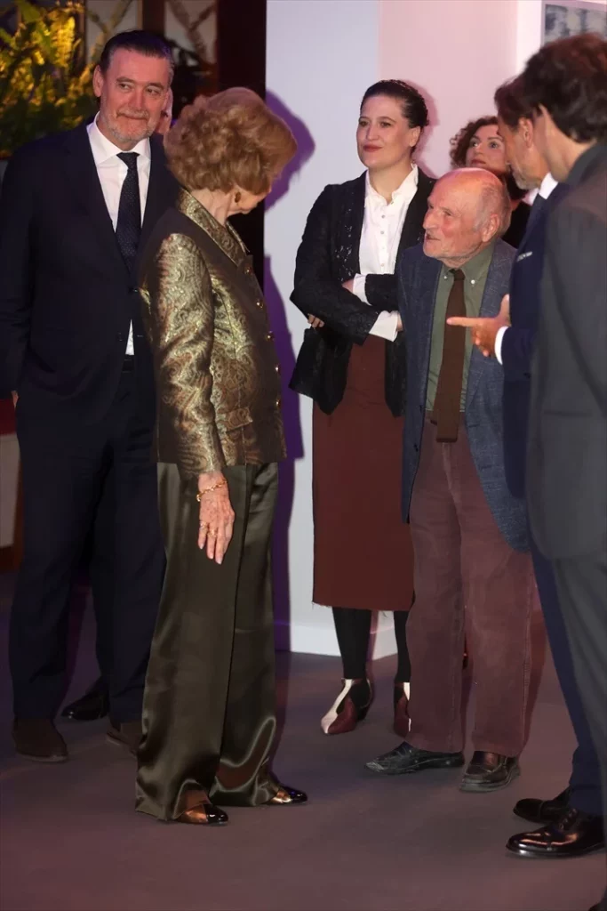 El premio BMW de Pintura ya tiene ganadores 6 Motor16 EuropaPress 6349643 reina sofia entrega premio bmw pintura xxxix teatro real 18 noviembre 2024 Motor16
