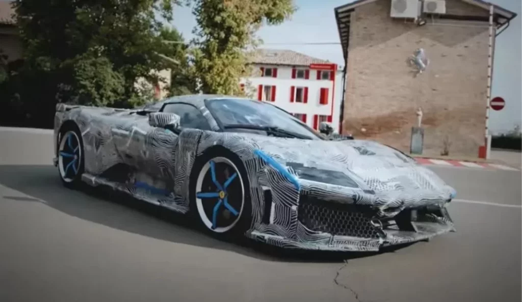 Carlos Sainz y Leclerc prueban el Ferrari F80 antes que nadie y su reacción no tiene precio 2 Motor16 El nuevo modelo de Ferrari vale cerca de 4 millones de euros