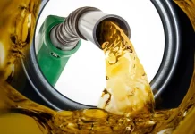 Va con su Ferrari a echar gasolina y el gasolinero no da crédito al dinero que quiere que le ponga: ‘la gasolina está muy cara’