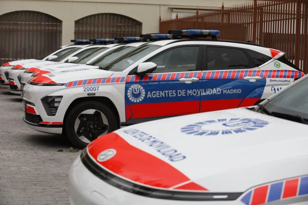 Los coches eléctricos que conducen los agentes de movilidad de Madrid 1 Motor16 HYUNDAI KONA AGENTES MOVILIDAD MADRID6 Motor16