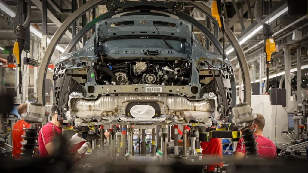 Así se hacen las ediciones limitadas del Porsche 911 19 Motor16 Porsche 911 series especiales 16 Motor16