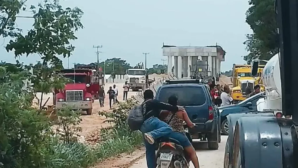 Vuelven a bloquear carretera por falta de energia electrica Motor16
