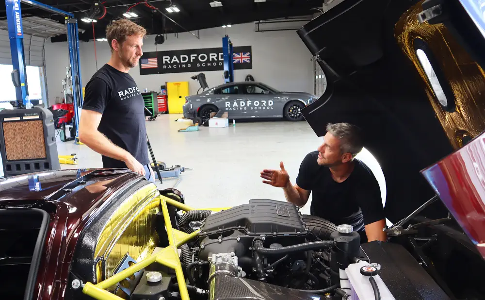 Cientos de clientes se enfadan con Ant Anstead, Jenson Button y Roger Behle por unos coches de millones de euros 2 Motor16 El complejo presente que vive Radford Motors