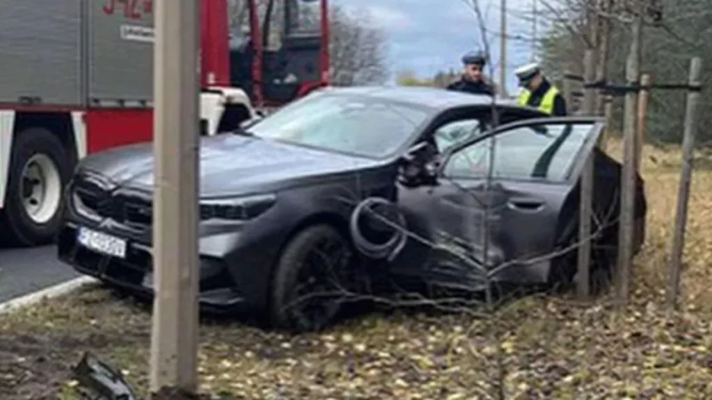 El dueño de este BMW M5 ha conseguido un récord que a ti no te gustaría poseer 1 Motor16 Cómo quedó el BMW después del accidente