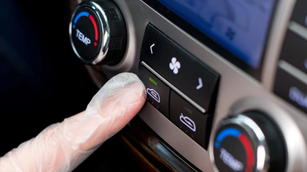 El motivo por el que regresarán los botones a los coches y diremos adiós a las pantallas 1 Motor16 Cómo reaccionó el mercado a la vuelta de los botones a los coches