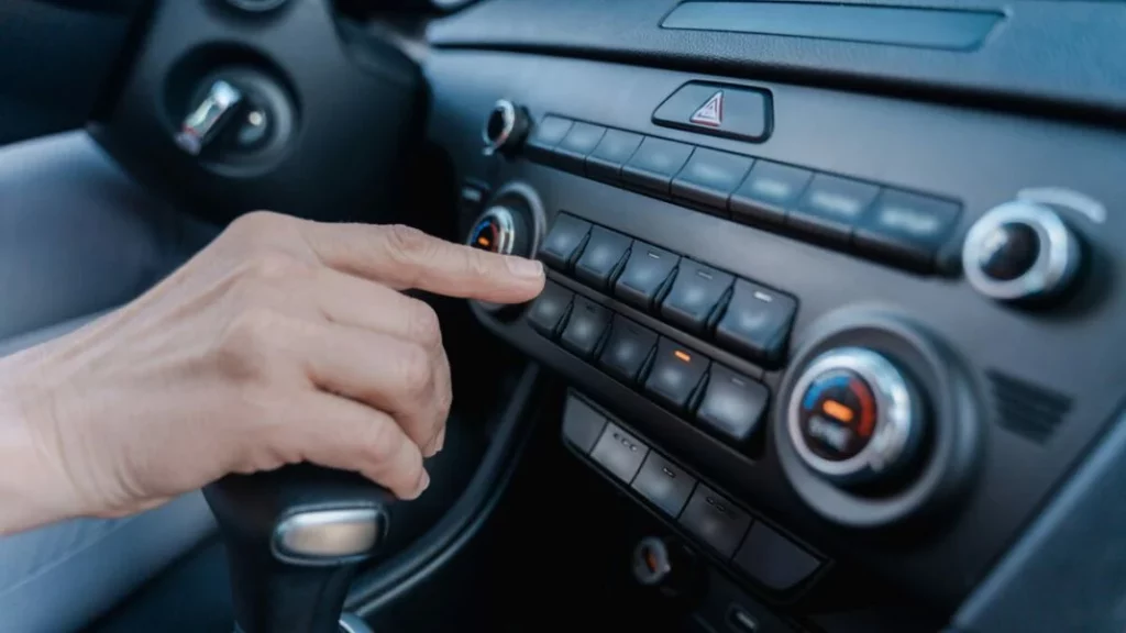 El motivo por el que regresarán los botones a los coches y diremos adiós a las pantallas 2 Motor16 Los botones como reflejo del balance en la industria automotriz