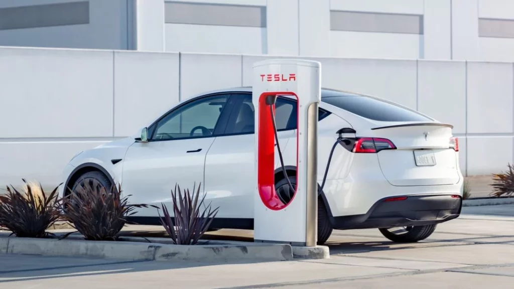 Solamente cargó su Tesla con los supercargadores y el resultado lo sorprendió 1 Motor16 Bajos costos de mantenimiento para el Tesla