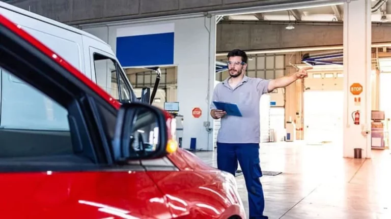 Las ITV avisan: Los 4 problemas que tienes que arreglar en tu coche ya mismo si no quieres que te lo tiren