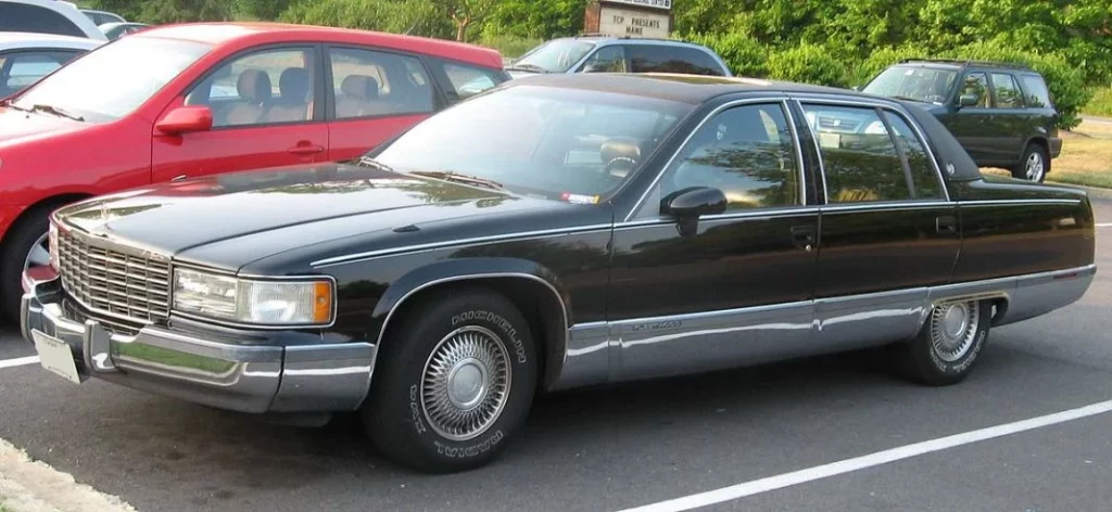1200px 93 96 Cadillac Fleetwood Motor16