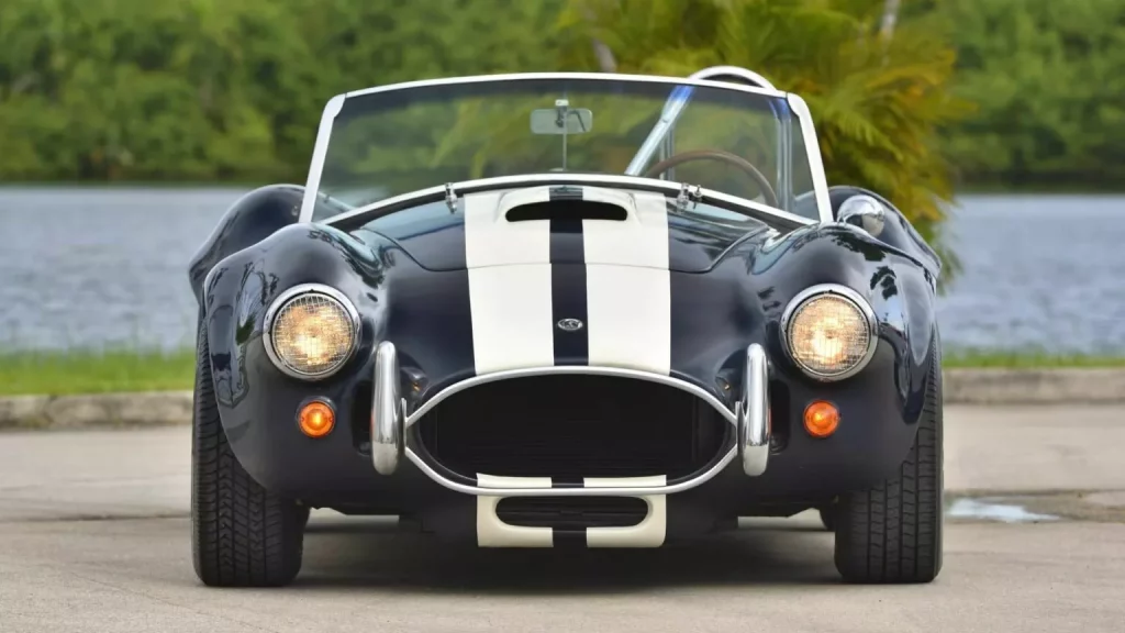 No es un Shelby Cobra original, pero es el Shelby Cobra de 'Bad Boys'. Y te busca 3 Motor16 1965 Shelby Cobra Mecum Bad Boys 4 Motor16