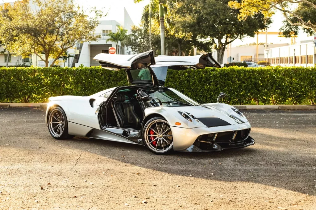 ¿Venderías tu Pagani Huayra por 2,2 millones? El dueño de este lo tiene claro 7 Motor16 2014 Pagani Huayra Tempesa Bring A Trailer 10 Motor16
