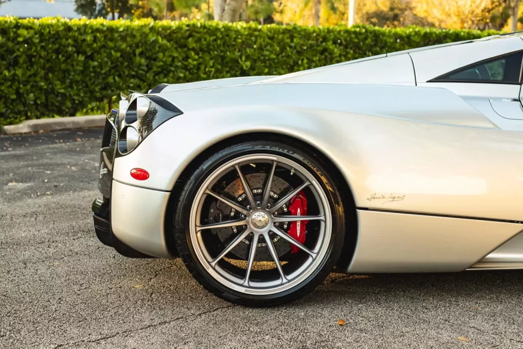¿Venderías tu Pagani Huayra por 2,2 millones? El dueño de este lo tiene claro 14 Motor16 2014 Pagani Huayra Tempesa Bring A Trailer 12 Motor16