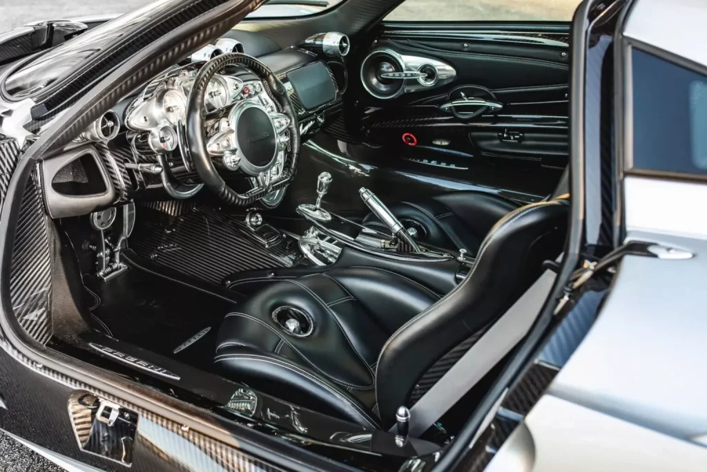 ¿Venderías tu Pagani Huayra por 2,2 millones? El dueño de este lo tiene claro 2 Motor16 2014 Pagani Huayra Tempesta. BaT. Imagen interior.