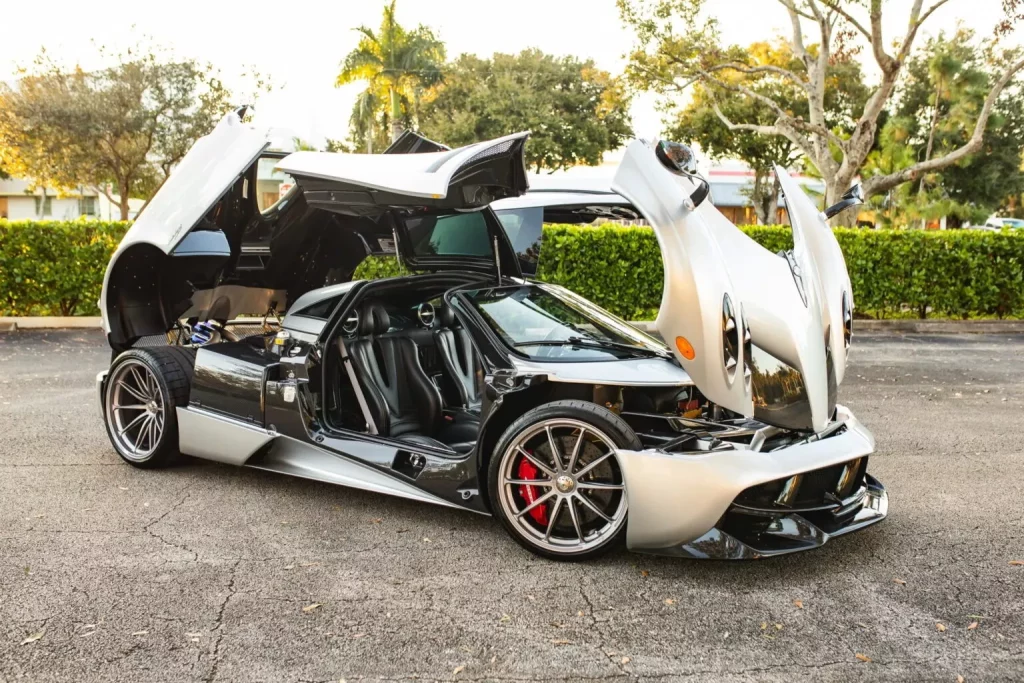 ¿Venderías tu Pagani Huayra por 2,2 millones? El dueño de este lo tiene claro 8 Motor16 2014 Pagani Huayra Tempesa Bring A Trailer 20 Motor16