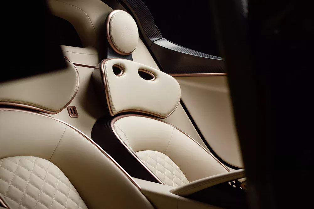 2024 De Tomaso P72. Producción. Imagen interior.