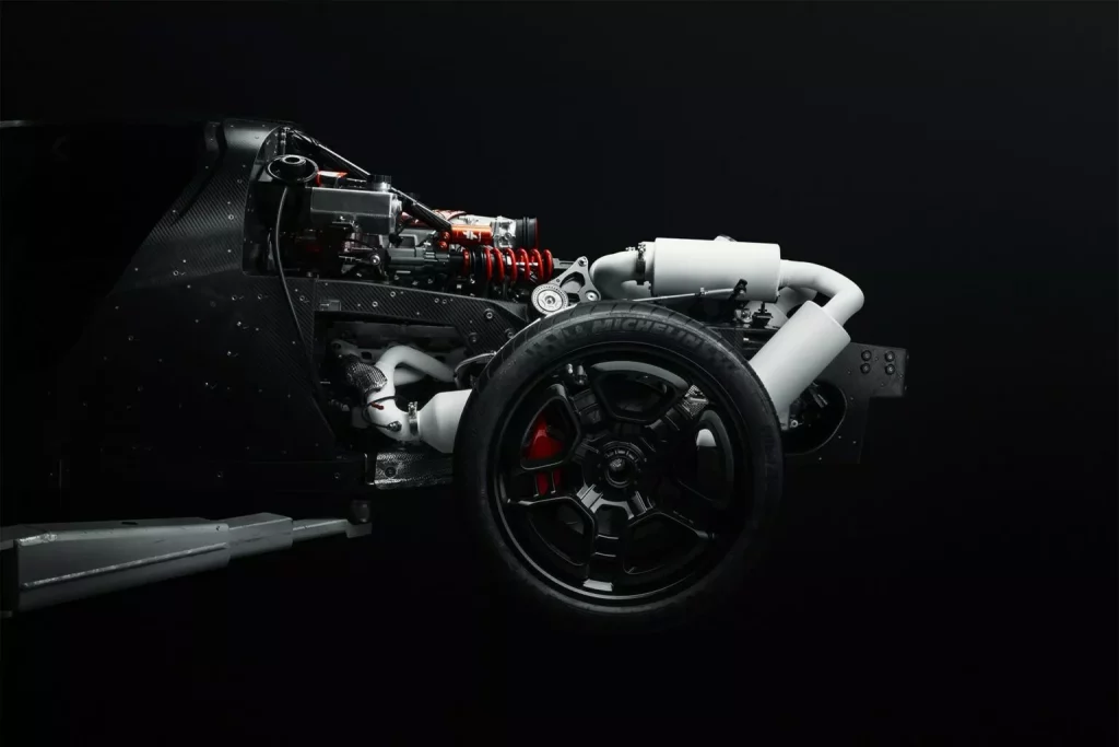 2024 De Tomaso P72. Producción. Imagen motor.