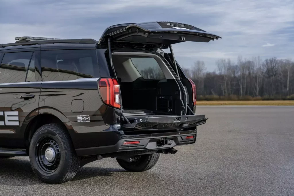 Ford Expedition SSV: Hay un nuevo sheriff en la ciudad 6 Motor16 2024 Ford Expedition SSV Policia 5 Motor16