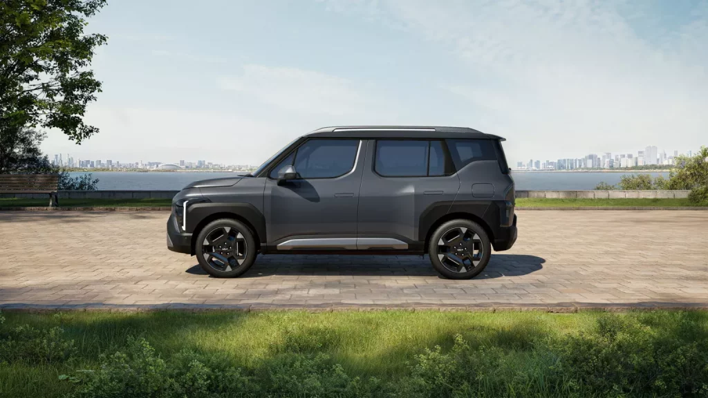 Kia Syros: El diminuto SUV que podrás ver por aquí... cuando sea '0 emisiones' 4 Motor16 2024 Kia Syros. Imagen lateral.