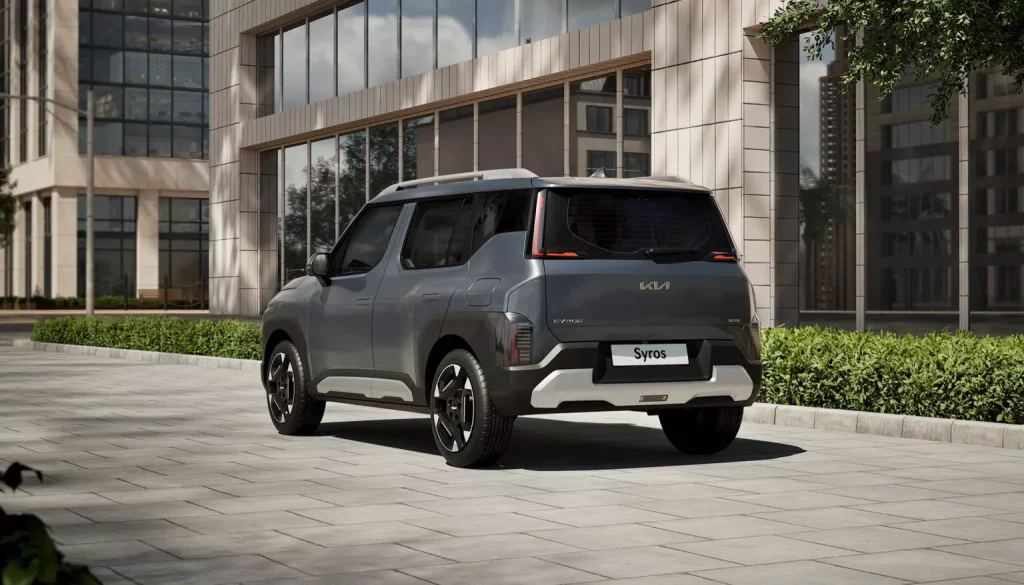 Kia Syros: El diminuto SUV que podrás ver por aquí... cuando sea '0 emisiones' 3 Motor16 2024 Kia Syros. Imagen trasera.