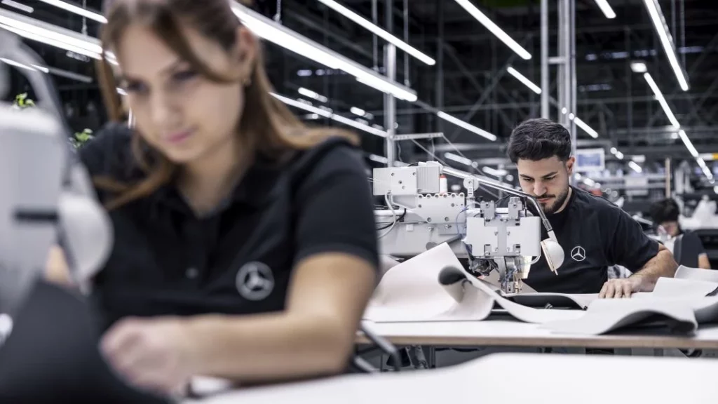Manufaktur se volverá aún más 'loca' en 2025 22 Motor16 2024 Mercedes Benz Manufaktur 33 Motor16