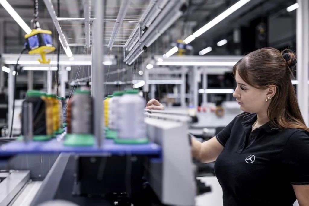 Manufaktur se volverá aún más 'loca' en 2025 24 Motor16 2024 Mercedes Benz Manufaktur 35 Motor16