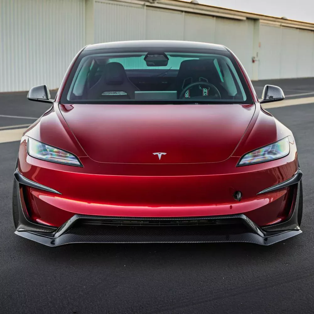 El Tesla Model 3 se acerca al BMW M3 gracias a Unplugged Performance 1 Motor16 2024 Tesla Model 3 Performance. Unplugged. Imagen frontal.