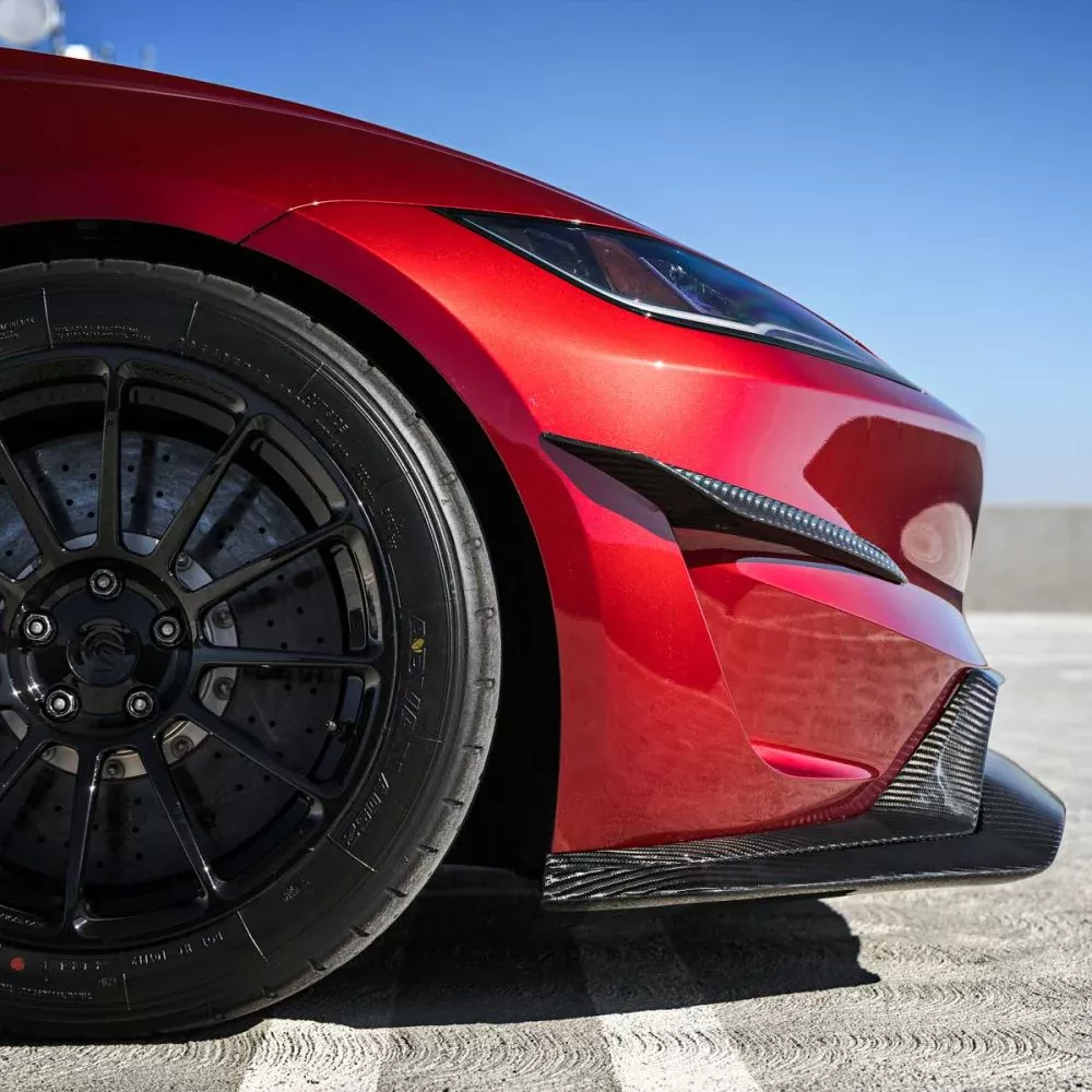 El Tesla Model 3 se acerca al BMW M3 gracias a Unplugged Performance 4 Motor16 2024 Tesla Model 3 Performance. Unplugged. Imagen llanta.