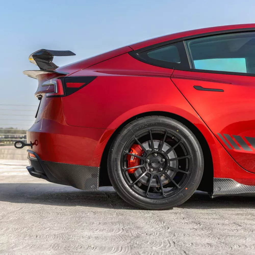 El Tesla Model 3 se acerca al BMW M3 gracias a Unplugged Performance 2 Motor16 2024 Tesla Model 3 Performance. Unplugged. Imagen detalle.