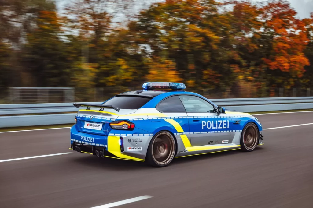 2024 BMW M2 AC Schnitzer. Polizei. Tune it! Safe!. Imagen movimiento.
