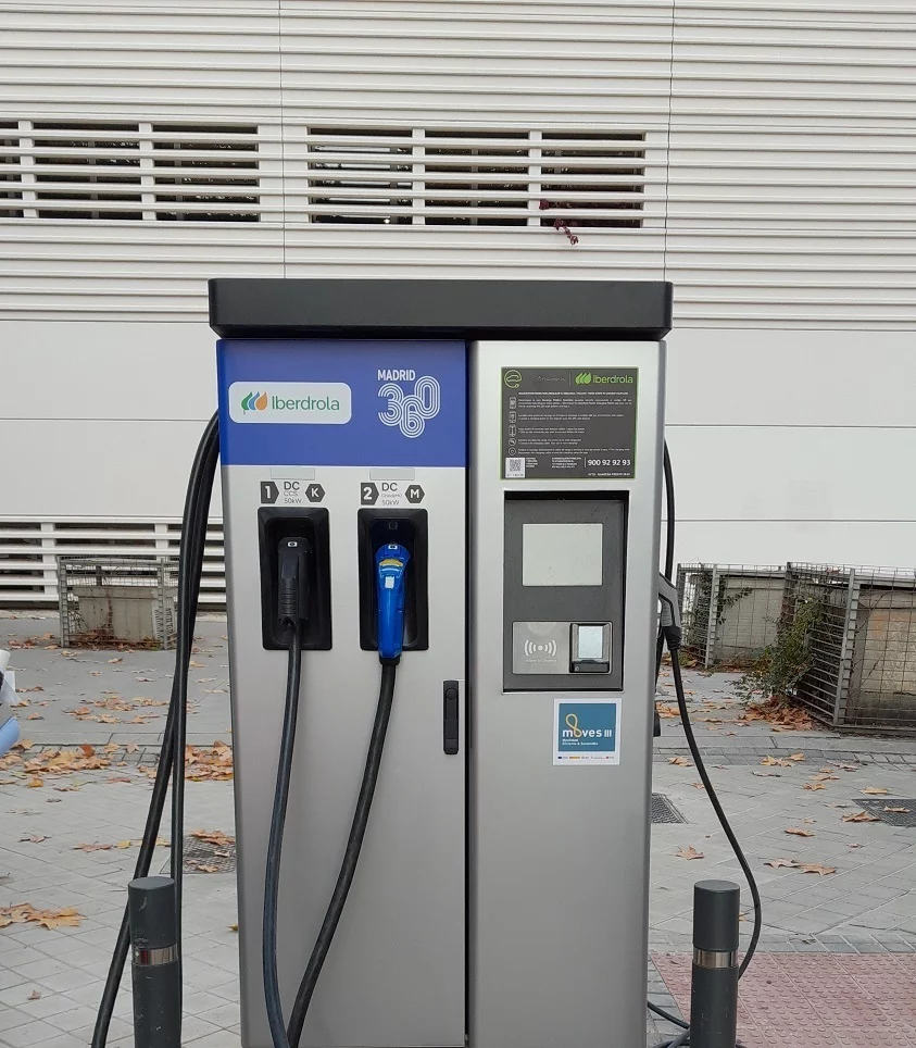 La compañía que ya permite pagar con tarjeta en sus cargadores 1 Motor16 CARGADORES DE IBERDROLA CON TPV1 Motor16