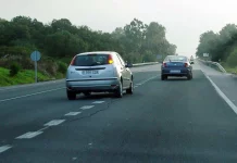 Es ‘guiri’, alquila un coche en Tenerife y se vuelve viral por su particular forma de usar los intermitentes