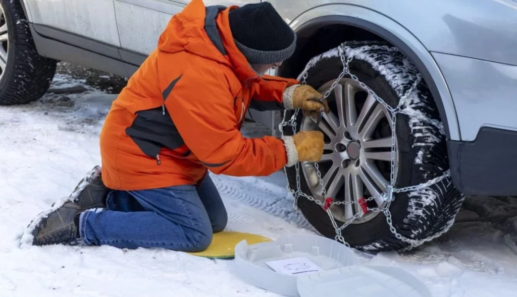 Colocar cadenas nieve 1 Motor16