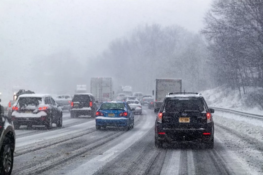 Distancia seguridad nieve hielo Motor16