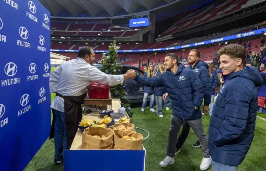 HYUNDAI ATLETICO DE MADRID CAMPING NAVIDAD11 Motor16