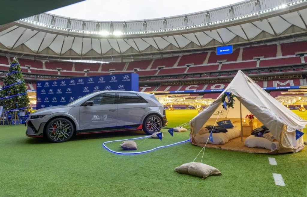 HYUNDAI ATLETICO DE MADRID CAMPING NAVIDAD3 Motor16