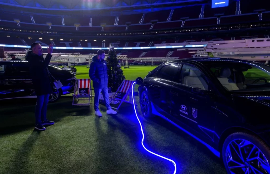 HYUNDAI ATLETICO DE MADRID CAMPING NAVIDAD7 Motor16