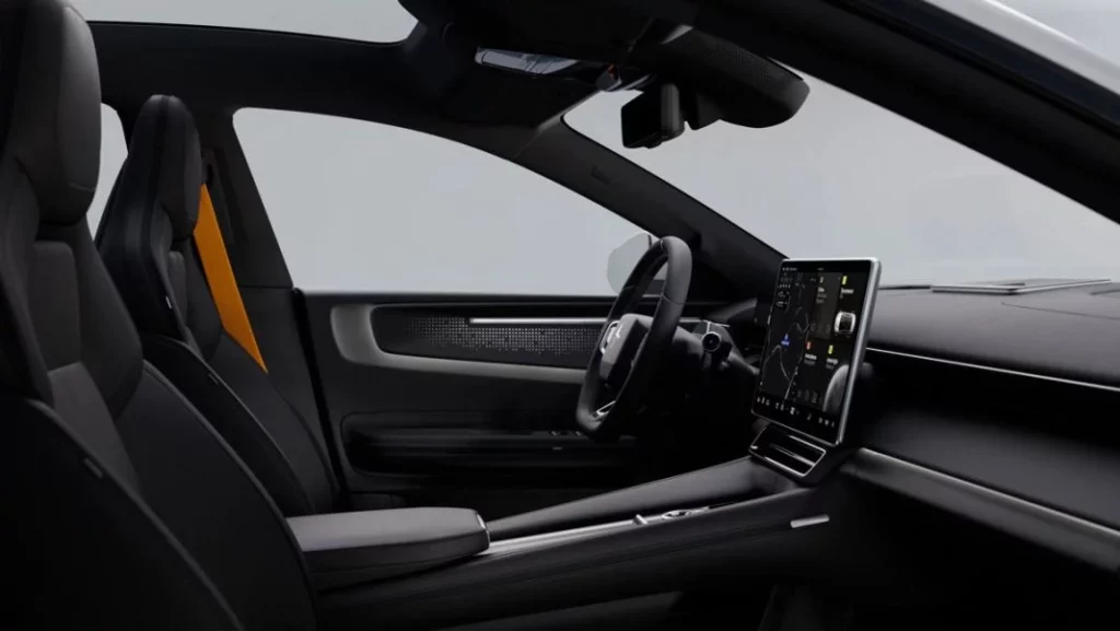 INTERIOR POLESTAR 4 1 copia Motor16