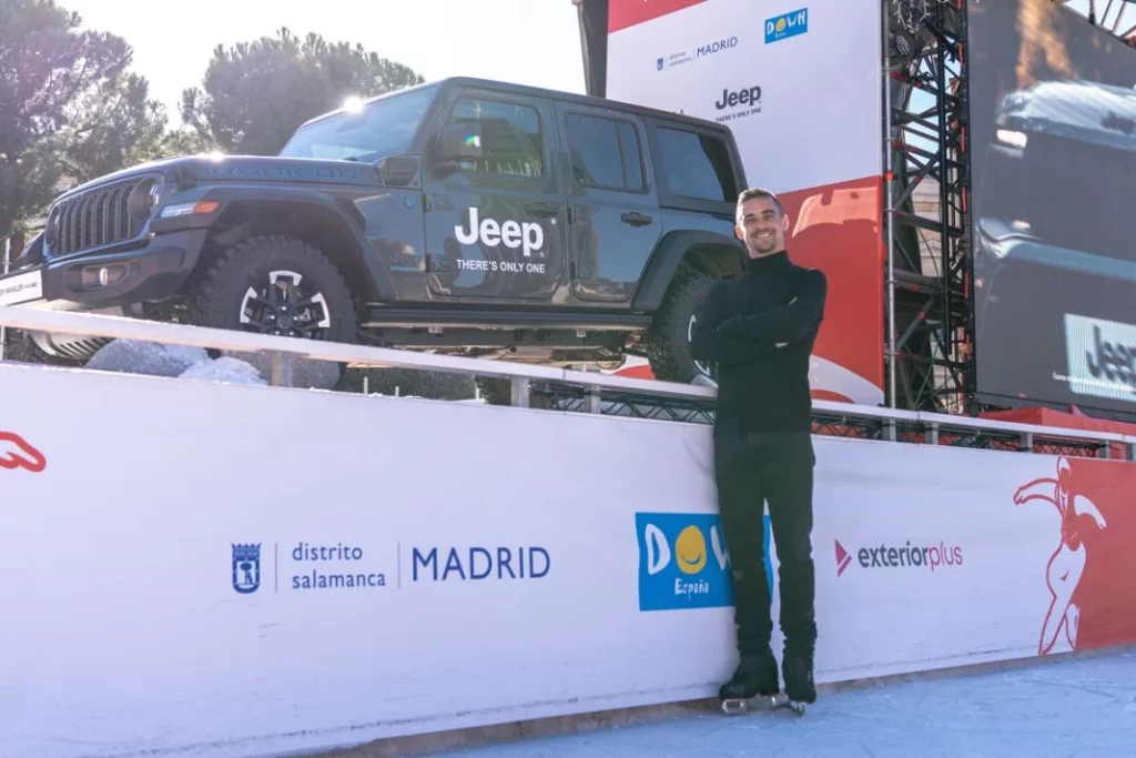 La divertida experiencia que te propone Jeep para probar sus coches en Navidad 3 Motor16 JEEP JAVIER FERNANDEZ PISTA HIELO MADRID17 Motor16