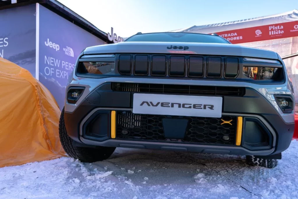 La divertida experiencia que te propone Jeep para probar sus coches en Navidad 6 Motor16 JEEP JAVIER FERNANDEZ PISTA HIELO MADRID3 Motor16