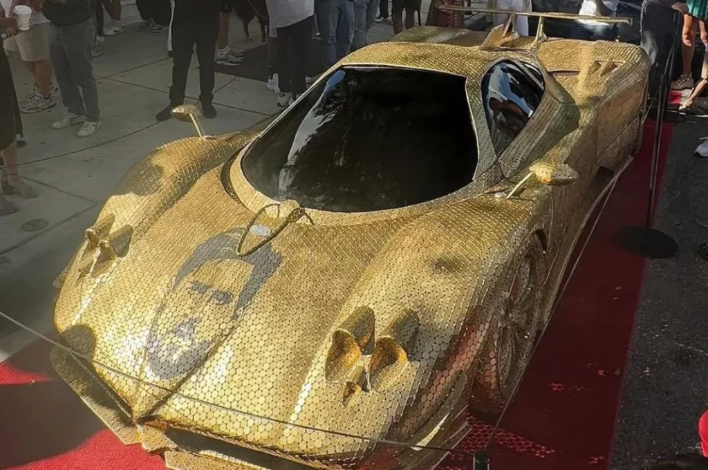 Así luce el Pagani Zonda que homenajea a Lionel Messi y está hecho con 100.000 monedas 2 Motor16 El fútbol y los superdeportivos, unidos en esta obra de arte