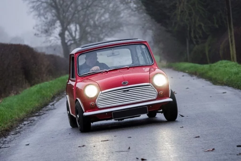 El último restomod de Tolman es un Mini Cooper S Mk II de 1968 7 Motor16 Tolman Mini dynamic 6 crop Motor16