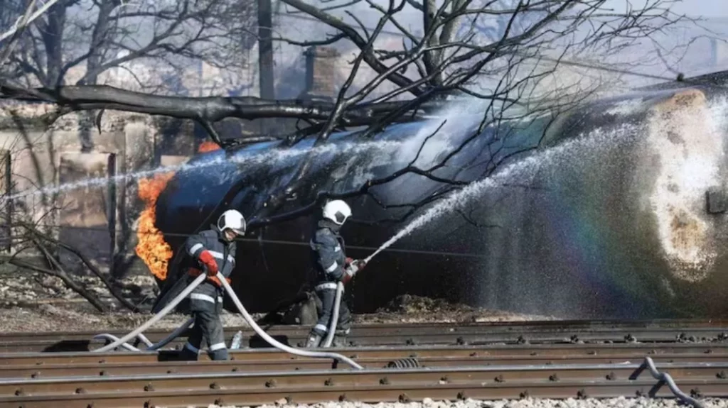 Nunca subestimes la fuerza de un tren. Aunque conduzcas un BMW X5 1 Motor16 Los cruces ferroviarios, un peligro recurrente en Bulgaria