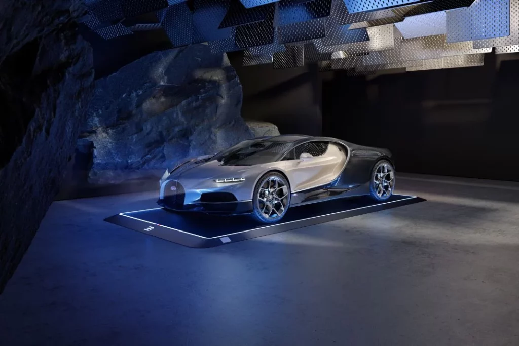 Tu Bugatti se merece un buen garaje o, por qué no, una vitrina 11 Motor16 bugatti garaje peana fahrengold 8 Motor16