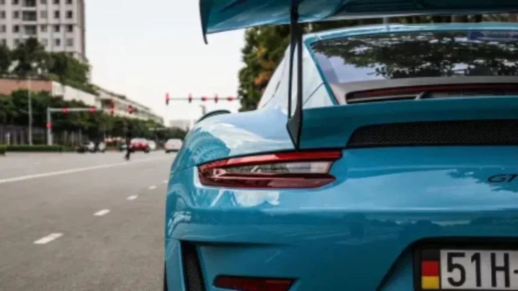 La ‘superlicencia’ que ya rige en Australia para llevar estos coches y que podría aterrizar en España 2 Motor16 ¿Llega la superlicencia para coches deportivos en España?