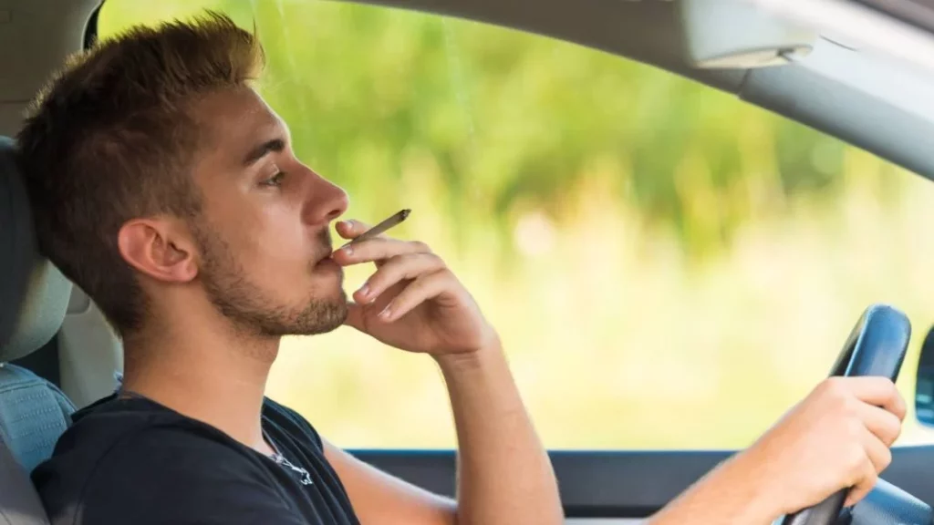 ¿Cómo es la relación entre los conductores y el consumo de sustancia?