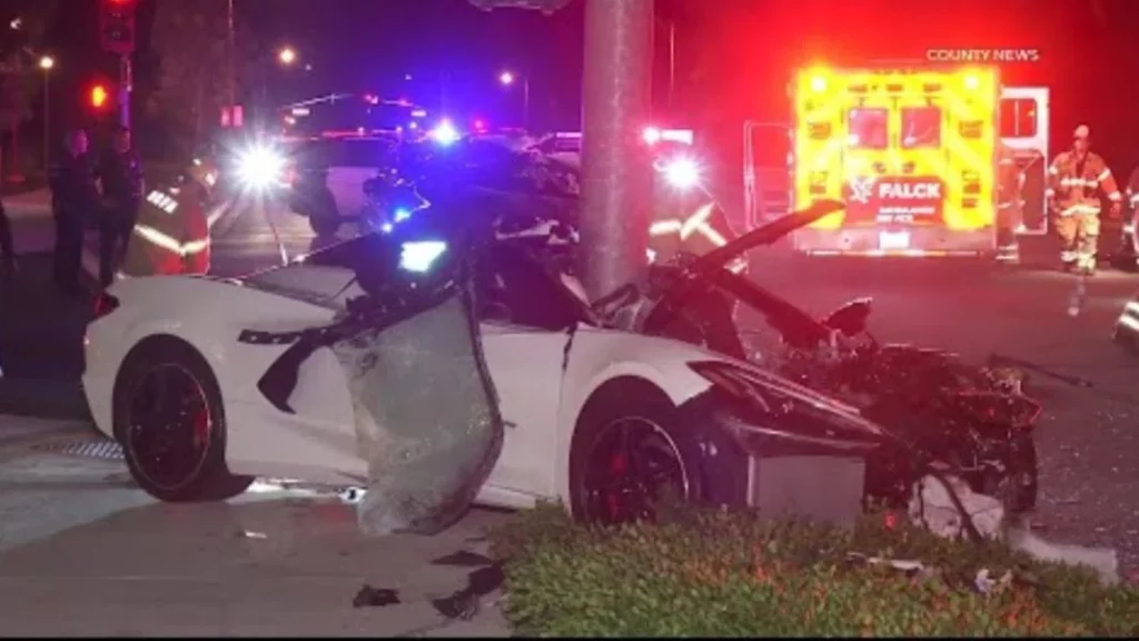 El día que el conductor de este Corvette C8 volvió a nacer: No subestimes la dureza de un poste de la luz 1 Motor16 Las consecuencias del accidente del Corvette