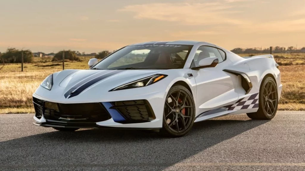 El día que el conductor de este Corvette C8 volvió a nacer: No subestimes la dureza de un poste de la luz 2 Motor16 La lección del Corvette: a mayor velocidad, mayor cuidado...