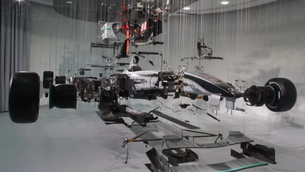 La obra de arte que ha costado destrozar el monoplaza de Fórmula 1 de Lewis Hamilton 1 Motor16 El Fórmula 1: una verdadera muestra de arte