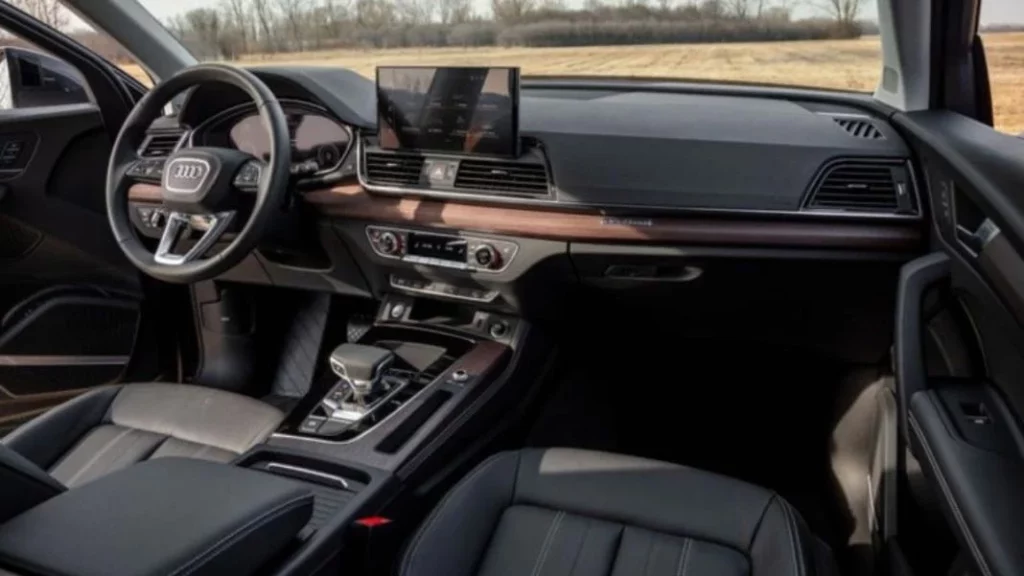 Anne Hathaway es una petrolhead: deportivo con motor V10, 570 caballos y más de 300 mil euros 1 Motor16 Así luce el interior y la tecnología del deportivo de Anne Hathaway